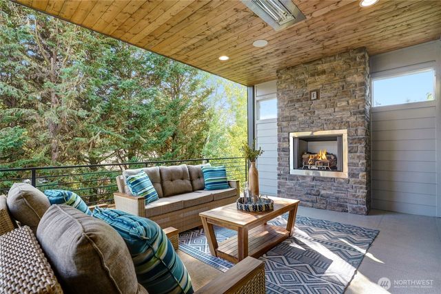 15525 NE 60th Street, Redmond, WA 98052