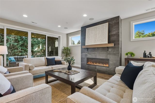 15525 NE 60th Street, Redmond, WA 98052