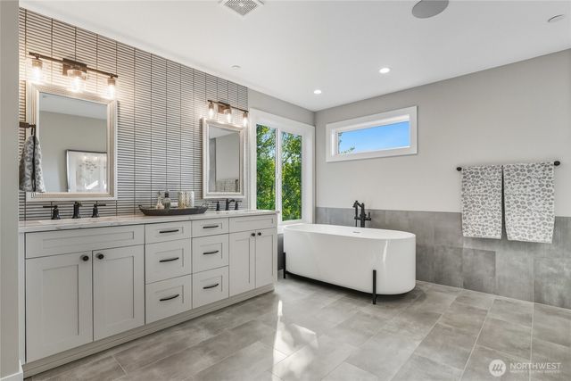 15525 NE 60th Street, Redmond, WA 98052