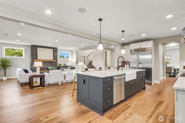 15525 NE 60th Street, Redmond, WA 98052