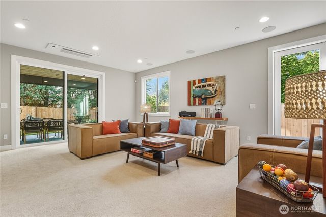 15525 NE 60th Street, Redmond, WA 98052