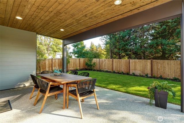 15525 NE 60th Street, Redmond, WA 98052