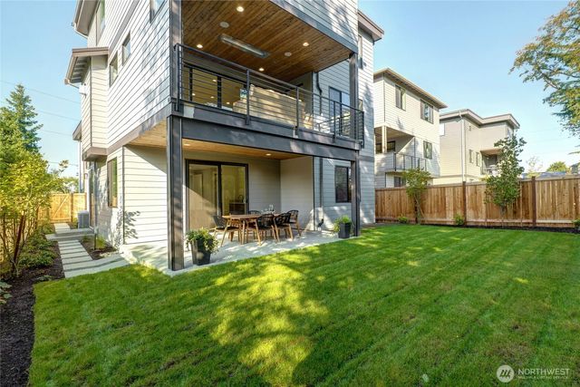 15525 NE 60th Street, Redmond, WA 98052