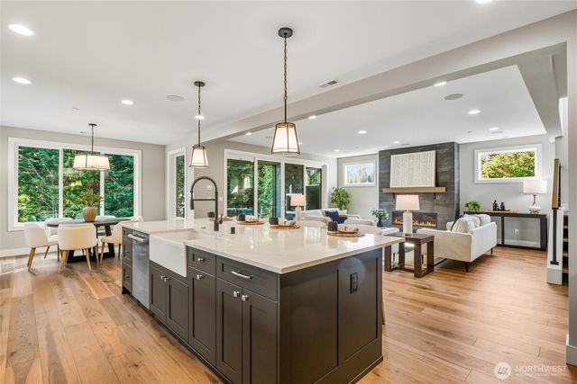 15525 NE 60th Street, Redmond, WA 98052