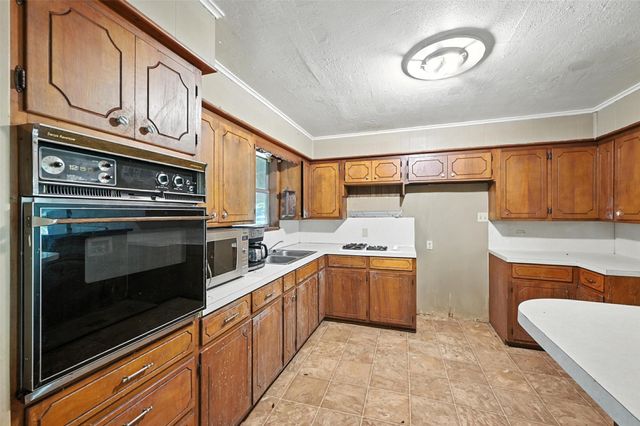 414 S Broadway Street, Bells, TX 75414