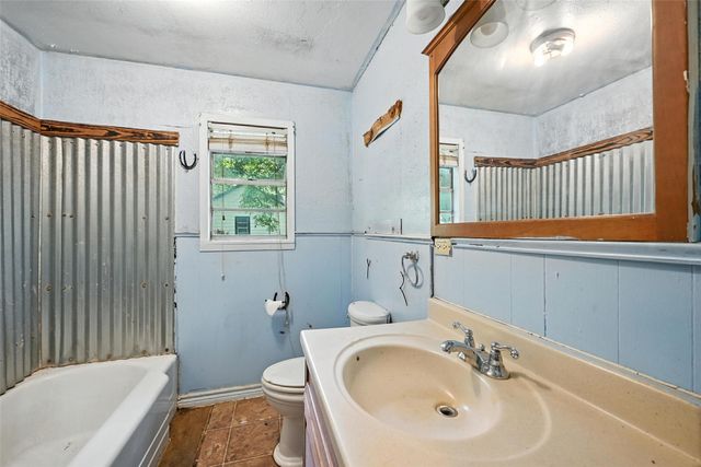 414 S Broadway Street, Bells, TX 75414