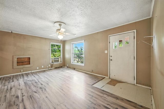 414 S Broadway Street, Bells, TX 75414