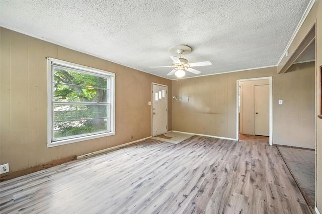 414 S Broadway Street, Bells, TX 75414