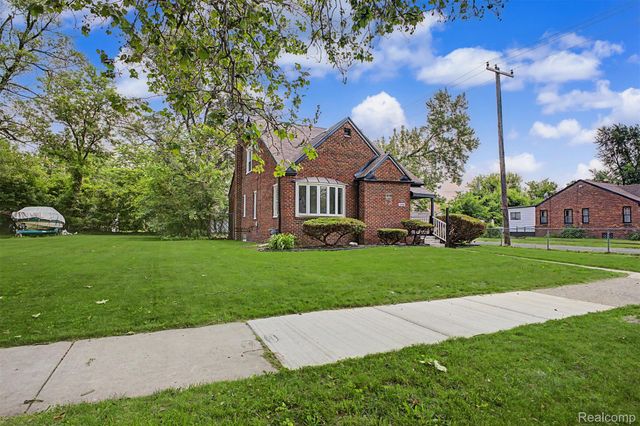 18400 Gilchrist Street, Detroit, MI 48235