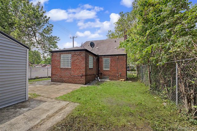 18400 Gilchrist Street, Detroit, MI 48235