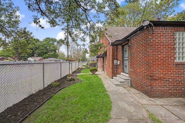 18400 Gilchrist Street, Detroit, MI 48235