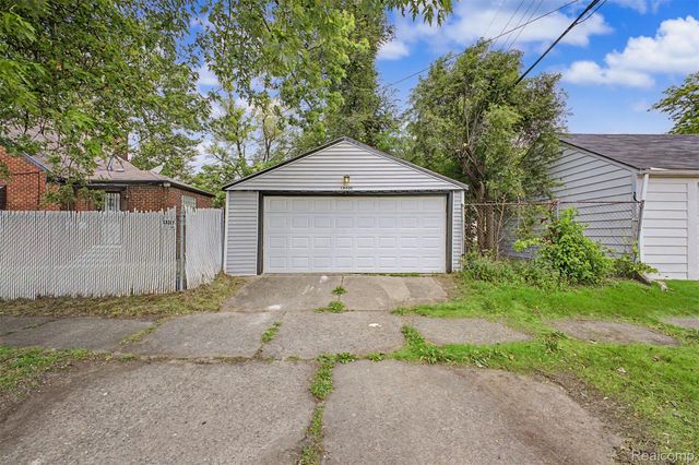 18400 Gilchrist Street, Detroit, MI 48235