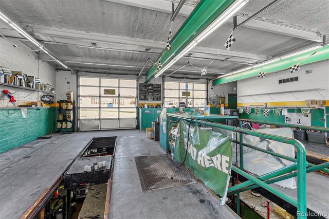 3422 Flushing Road, Flint, MI 48504