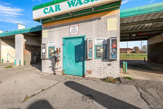 3422 Flushing Road, Flint, MI 48504