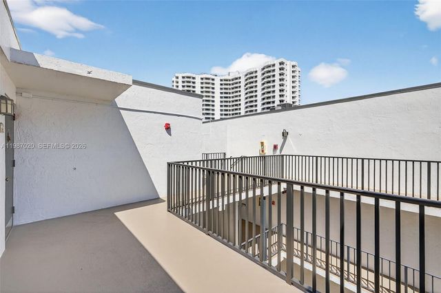 3350 NE 192nd St 5H-B, Aventura, FL 33180