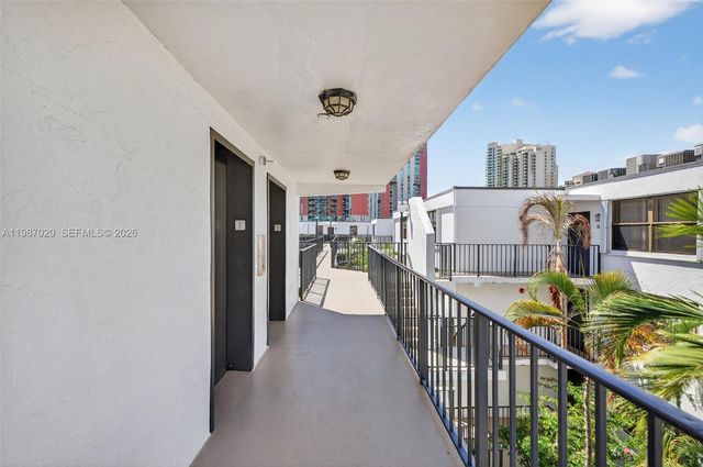 3350 NE 192nd St 5H-B, Aventura, FL 33180