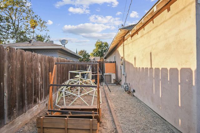 606 Mitchell Ave, Turlock, CA 95380