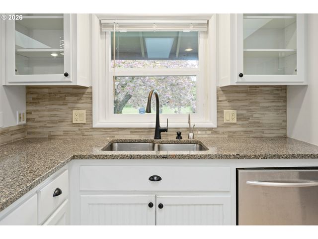 2169 KEITH Way, Eugene, OR 97401