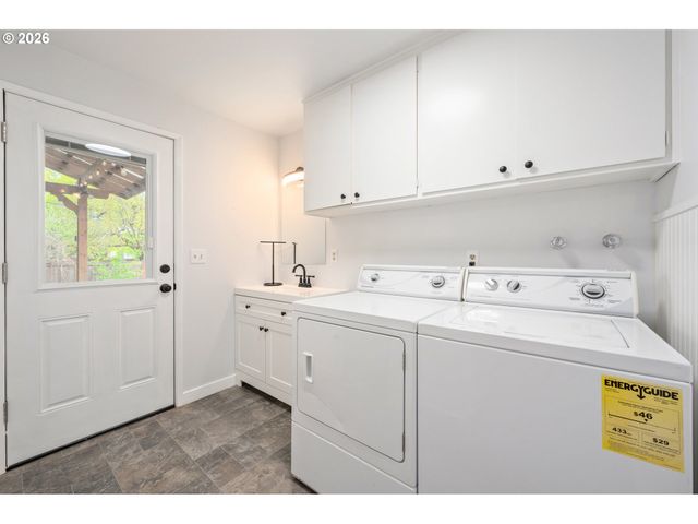 2169 KEITH Way, Eugene, OR 97401