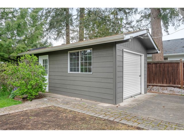 2169 KEITH Way, Eugene, OR 97401