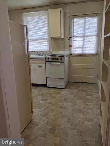 106 RANDOLPH AVE, Hagerstown, MD 21740