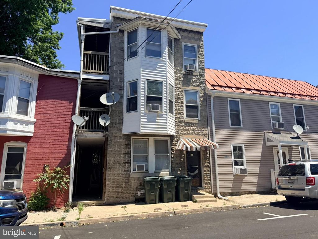 106 RANDOLPH AVE, Hagerstown, MD 21740