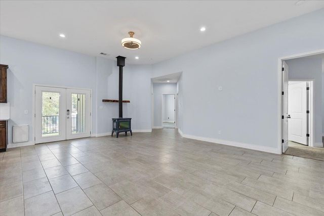 127 Medlar DR, Cedar Creek, TX 78612