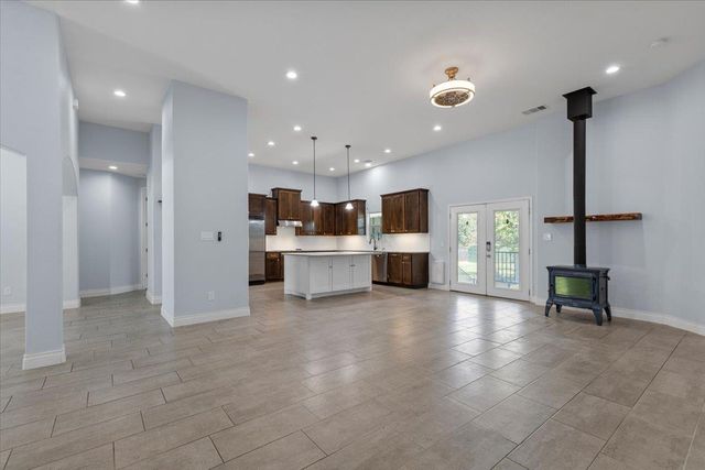 127 Medlar DR, Cedar Creek, TX 78612