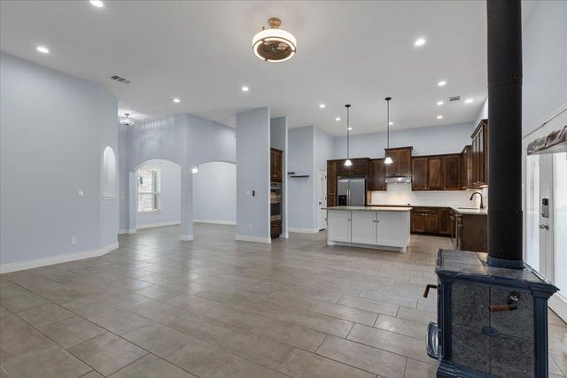 127 Medlar DR, Cedar Creek, TX 78612