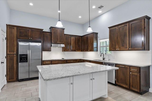 127 Medlar DR, Cedar Creek, TX 78612