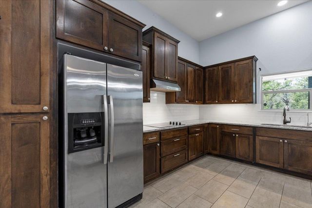 127 Medlar DR, Cedar Creek, TX 78612