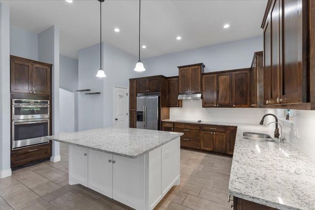 127 Medlar DR, Cedar Creek, TX 78612