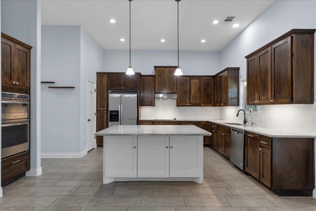 127 Medlar DR, Cedar Creek, TX 78612