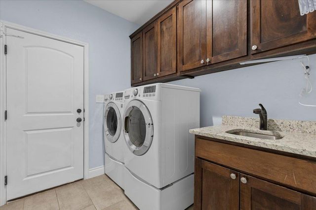 127 Medlar DR, Cedar Creek, TX 78612