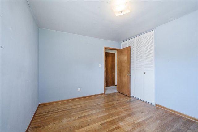 981 W 69th Place, Merrillville, IN 46410