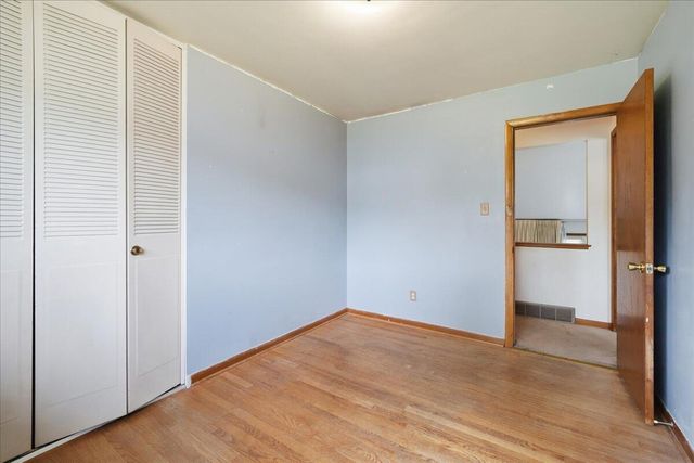981 W 69th Place, Merrillville, IN 46410