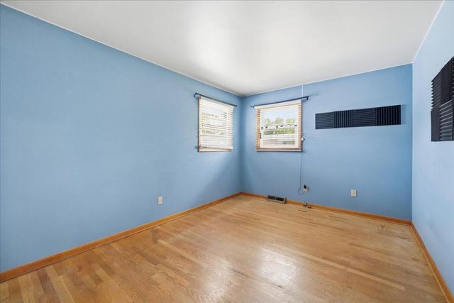 981 W 69th Place, Merrillville, IN 46410
