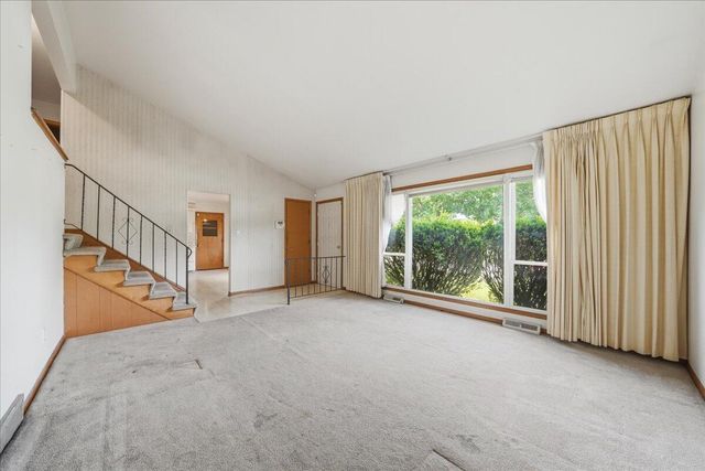 981 W 69th Place, Merrillville, IN 46410