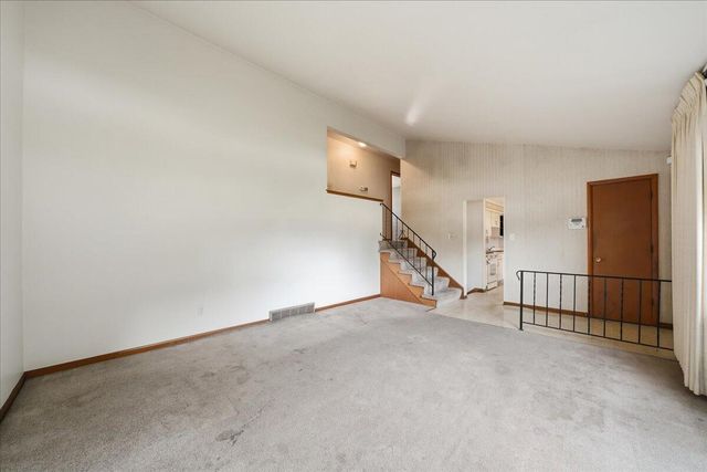 981 W 69th Place, Merrillville, IN 46410