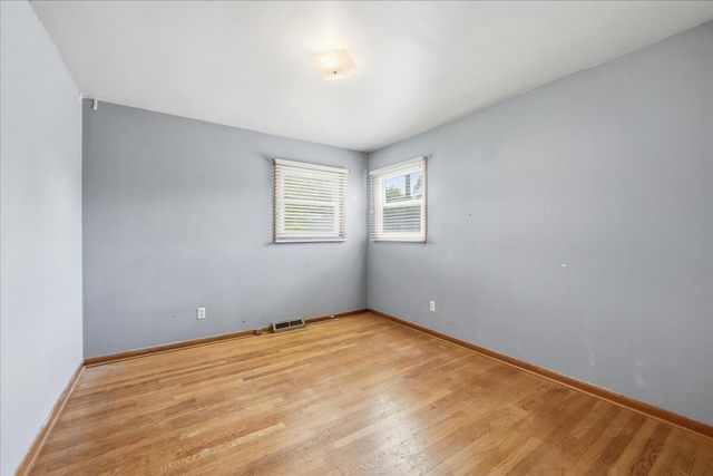 981 W 69th Place, Merrillville, IN 46410