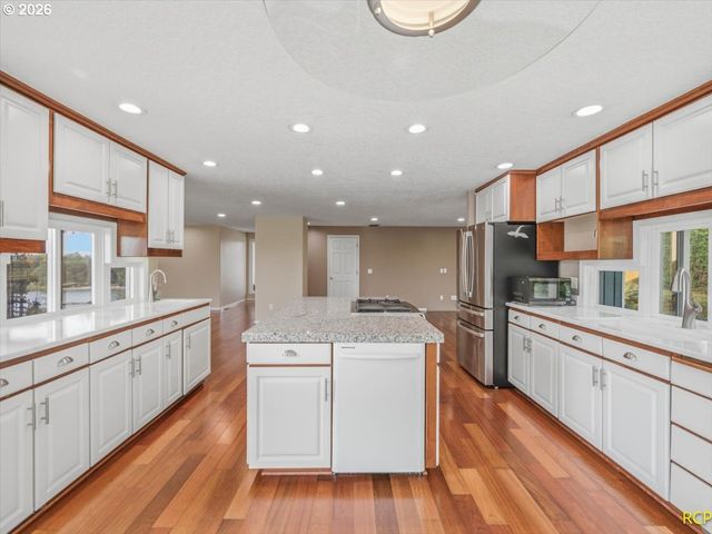 20415 Ne INTERLACHEN Ln, Fairview, OR 97024