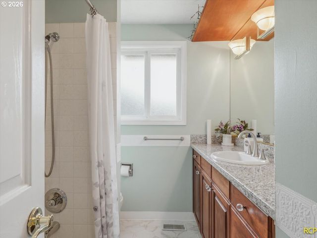20415 Ne INTERLACHEN Ln, Fairview, OR 97024