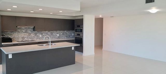 7751 NW 107th Ave 504, Doral, FL 33178