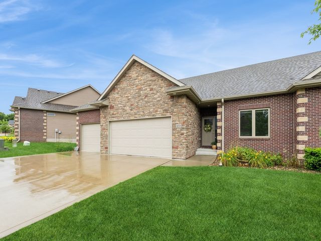 16530 Valleyview Lane, Clive, IA 50325