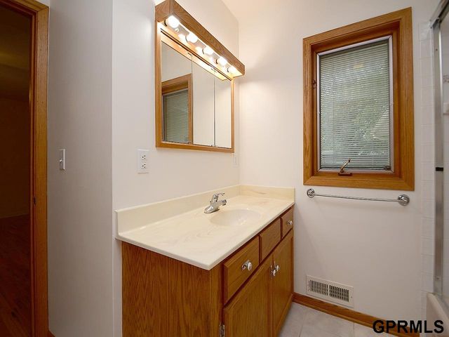 933 Moraine Drive, Lincoln, NE 68510