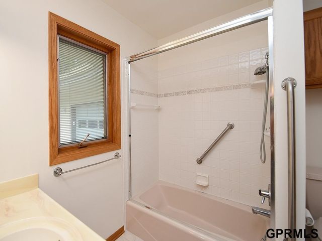 933 Moraine Drive, Lincoln, NE 68510