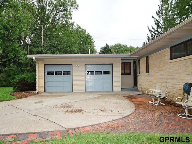 933 Moraine Drive, Lincoln, NE 68510