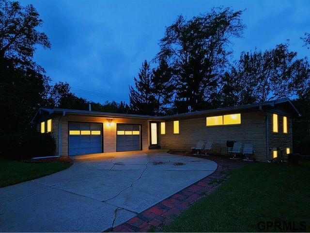 933 Moraine Drive, Lincoln, NE 68510