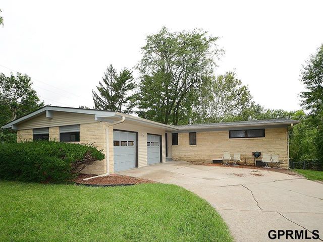 933 Moraine Drive, Lincoln, NE 68510