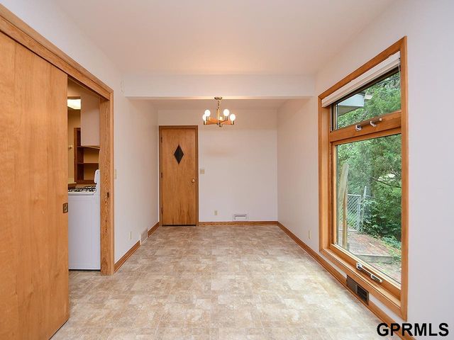 933 Moraine Drive, Lincoln, NE 68510